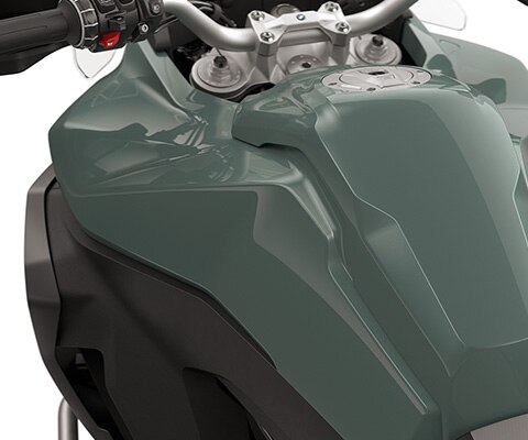 The side panels of the F 900 GS Adventure from BMW Motorrad with a large 23 l tank