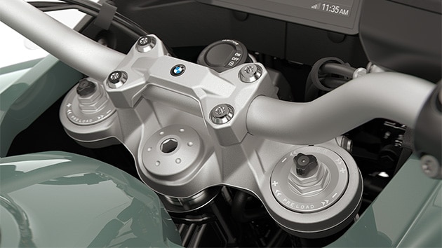 The adjustable fork of the F 900 GS Adventure from BMW Motorrad