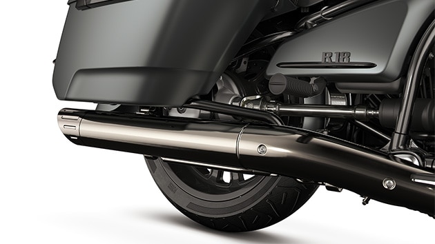 Detailed image of the rear silencer of the R 18 Roctane from BMW Motorrad