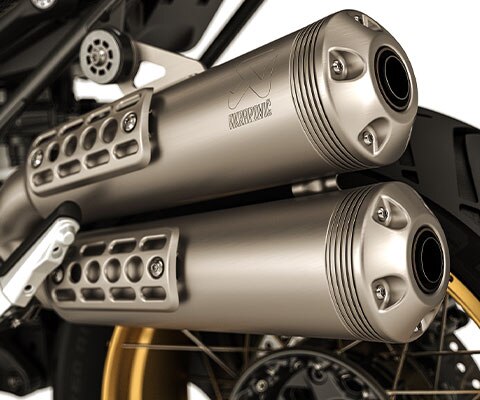 We see the raised exhaust system of the R nineT Urban G/S.
