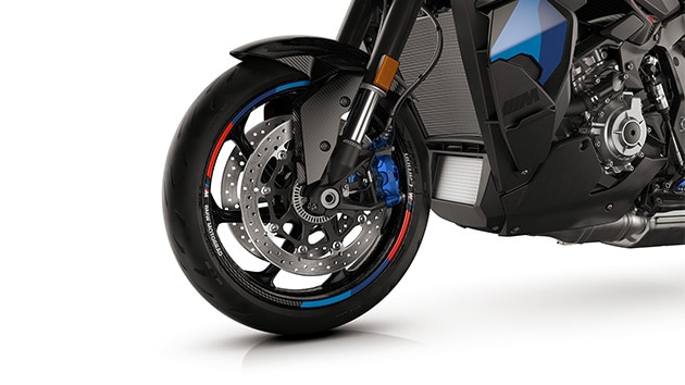 The optional M Carbon wheels of the M 1000 XR from BMW Motorrad