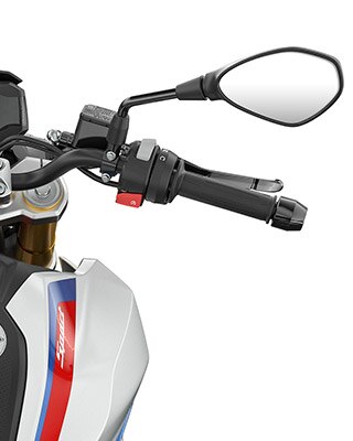 We see the handlebar and control elements of the G 310 R.