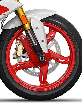We see the aluminium cast wheel of the G 310 R.