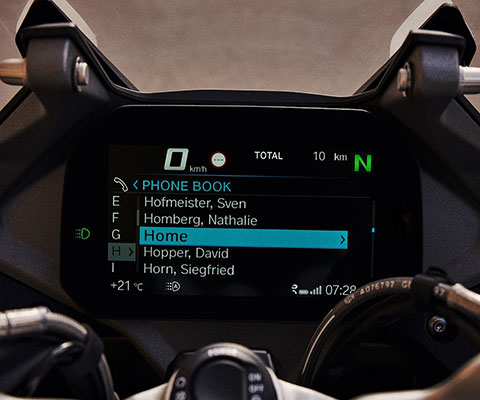 R 1250 RS cockpit with TFT display