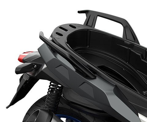 We see the open Flexcase storage compartment of the C 400 X.